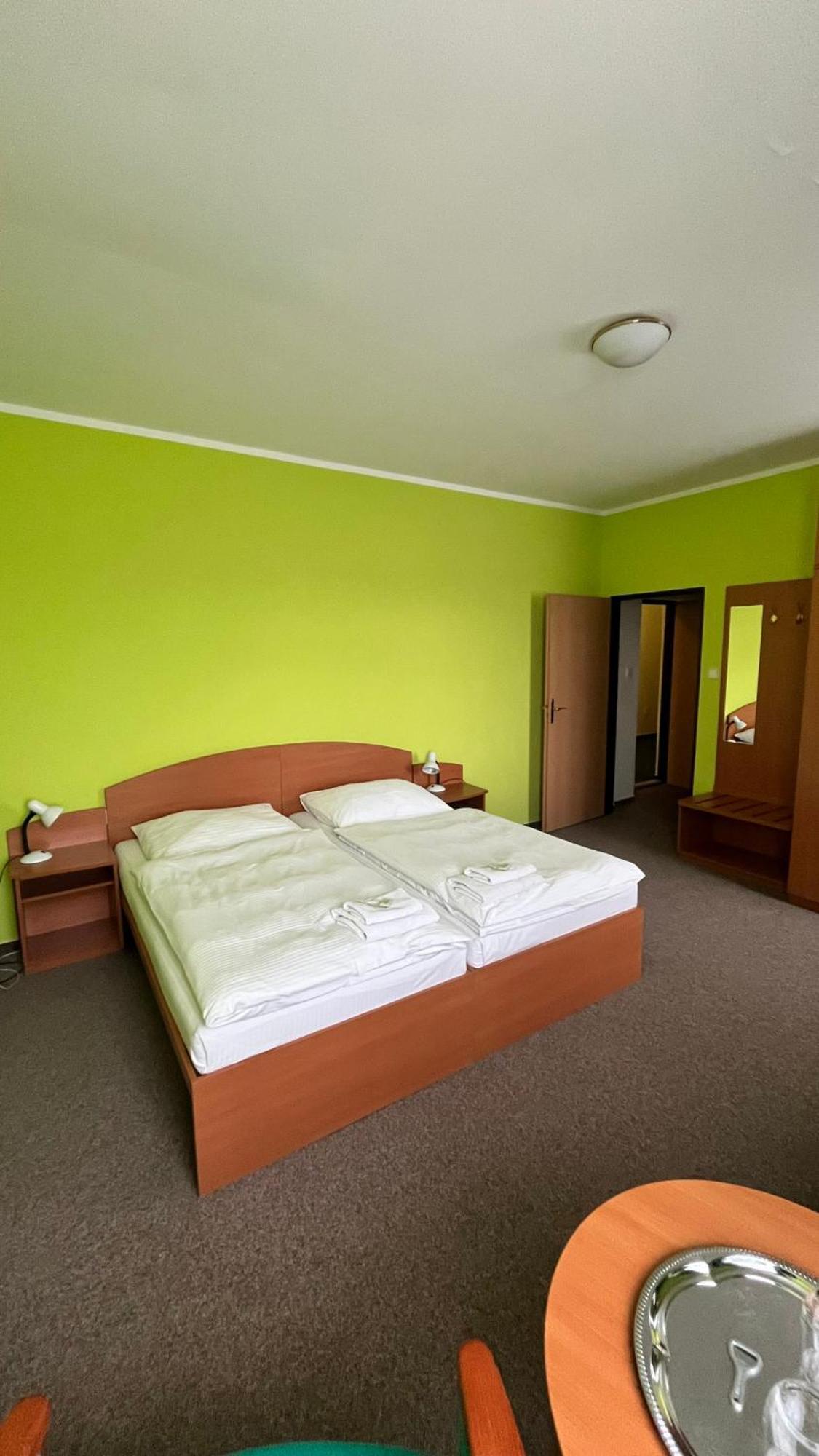 Grandhotel โนวีบอร์ ภายนอก รูปภาพ