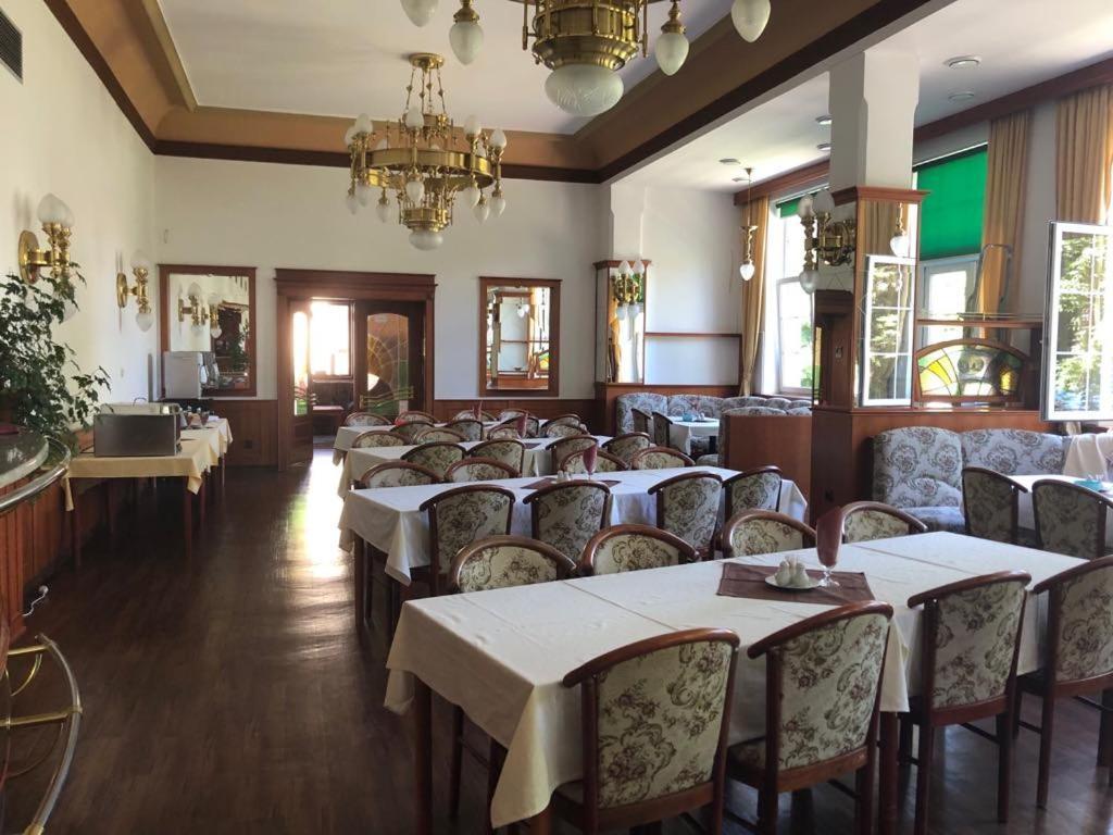 Grandhotel โนวีบอร์ ภายนอก รูปภาพ