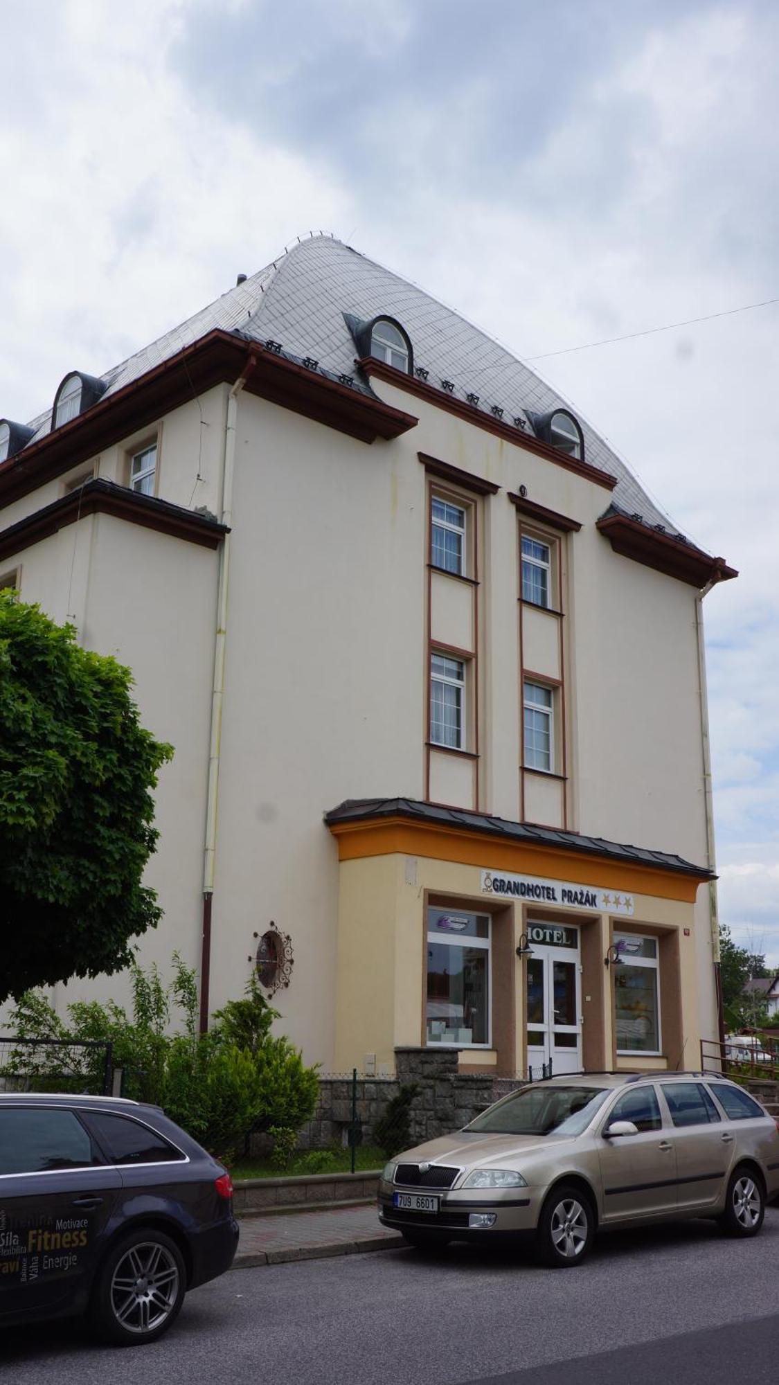 Grandhotel โนวีบอร์ ภายนอก รูปภาพ